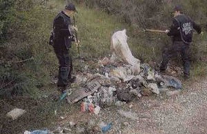 Guardie Ambientali d'Italia rimuovono i rifiuti